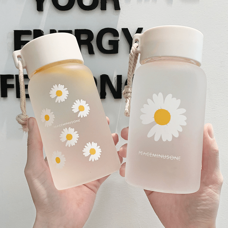 1pc Creative Daisy Frosted Plastic Water Bottle - 17.60oz Transparent Gift Bottle for Healthy Hydration