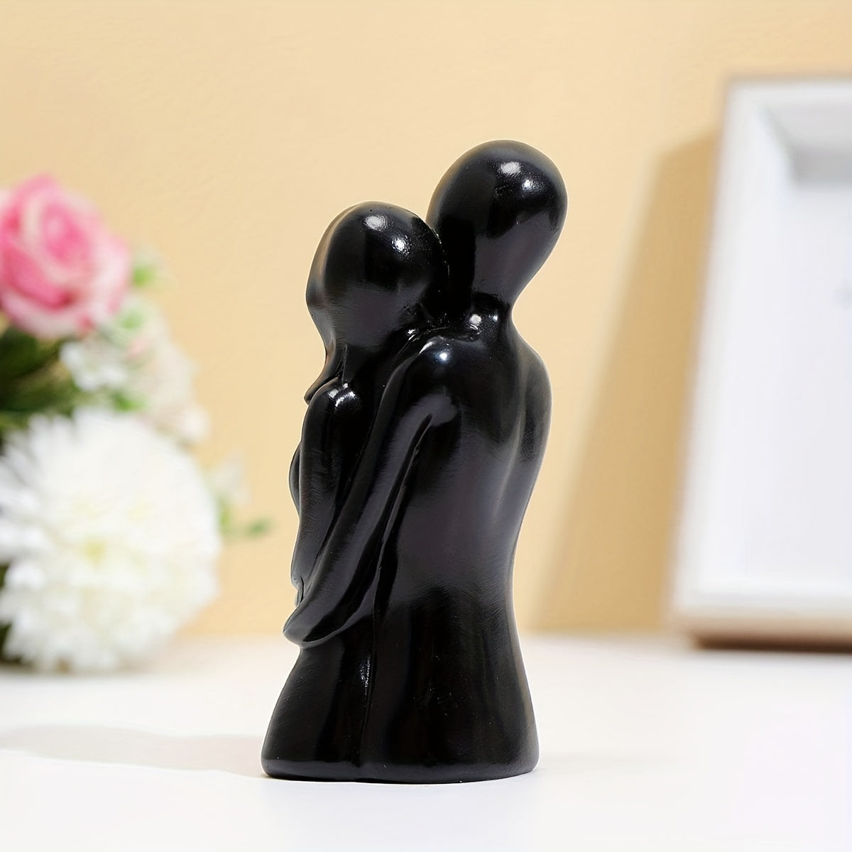 1pc Romantic Hugging Couple Art Decoration for Modern Home Decor